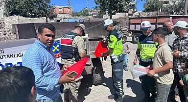 Kilis'te Jandarma tarafından çiftçilere traktör güvenliği eğitimi