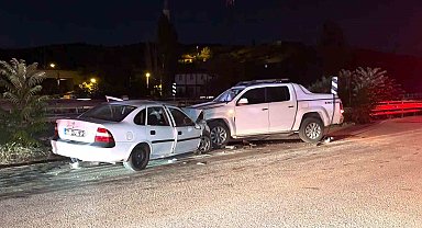 Kırıkkale'de otomobil ile kamyonet kafa kafaya çarpıştı: 3 yaralı