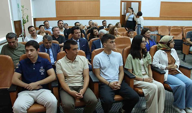 Kırklareli'nde YKS'de dereceye giren öğrencilere başarı belgesi verildi