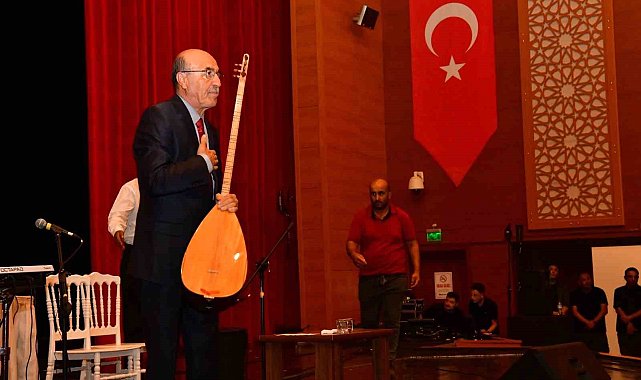 Kırşehir Belediyesi'ne Neşet Ertaş heykeli sitemi