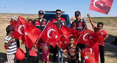 Kırşehir'de jandarma, tarım işçilerinin çocuklarıyla buluştu