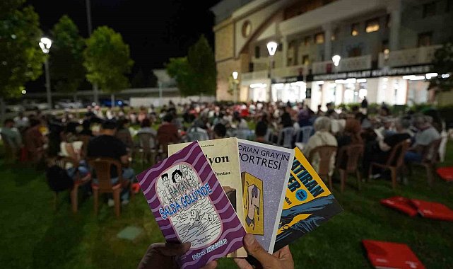 Kitapseverler sessiz okuma etkinliğinde bir araya geldi