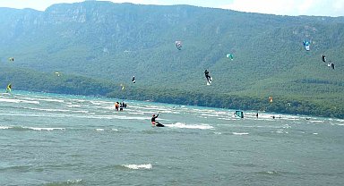 Kitesurf'ün dünyadaki en elverişli noktalarından biri Ula Akyaka