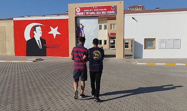 Kıyafet değiştirerek tanınmamaya çalışan cezaevi firarisi jandarmadan kaçamadı