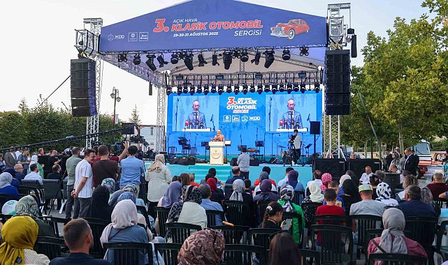 Klasik otomobiller geçmişe götürdü