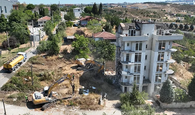 Kocaeli Çayırova'da riskli yapılara yıkım