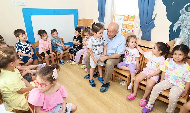Kocaeli Gebze'de Başkan Büyükgöz'den miniklere sürpriz ziyaret