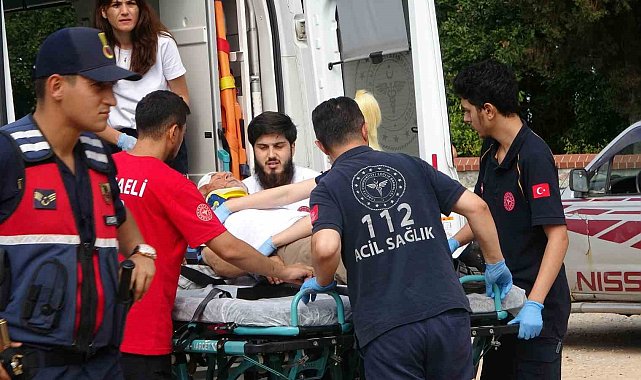 Kocaeli'de otomobiller çarpıştı: 2'si çocuk 8 yaralı