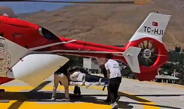 Kolu kırık hasta ambulans helikopter ile Van'a getirildi