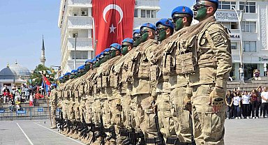 Komandoların gösterisi beğeni topladı, 30 Ağustos coşkuyla kutlandı
