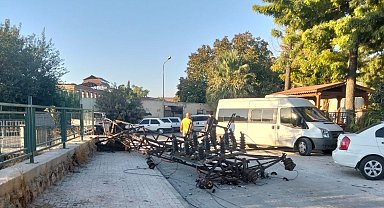 Kömür yüklü kamyon, az daha faciaya neden oluyordu