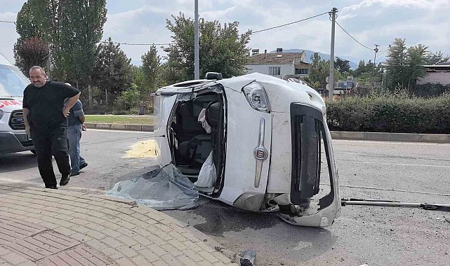 Kontrolden çıkan araç taklalar attı, 2 kişi yaralandı