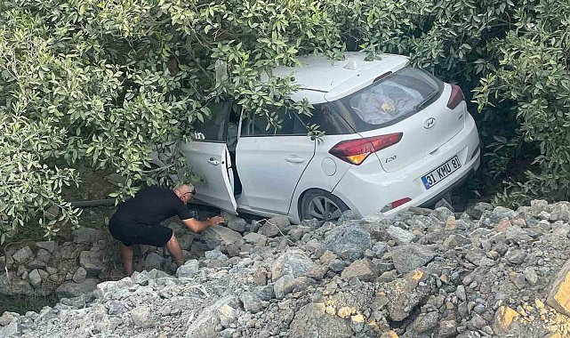 Kontrolden çıkan otomobil bahçeye uçtu: 1 yaralı