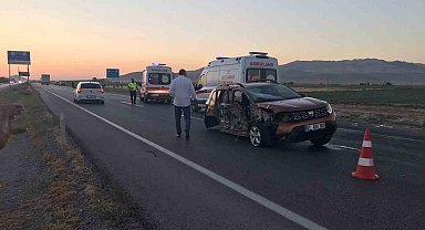 Kontrolden çıkan otomobil karşı şeride geçti: 4 yaralı