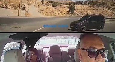 Kontrolsüz şekilde yola çıkan aracın kaza yaptığı anlar kamerada