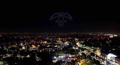 Konya Büyükşehir 30 Ağustos Zafer Bayramı'na özel 250 dron ile ışık gösterisi gerçekleştirdi