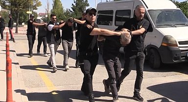 Konya'da baba ve oğlunu öldüren cinayet zanlısı adliyeye sevk edildi
