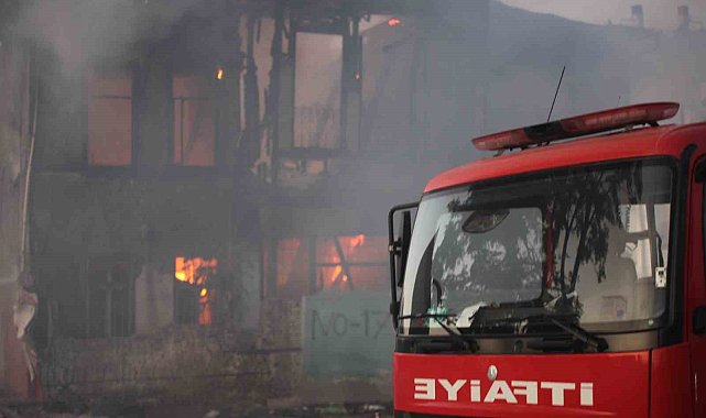 Konya'da metruk binada yangın