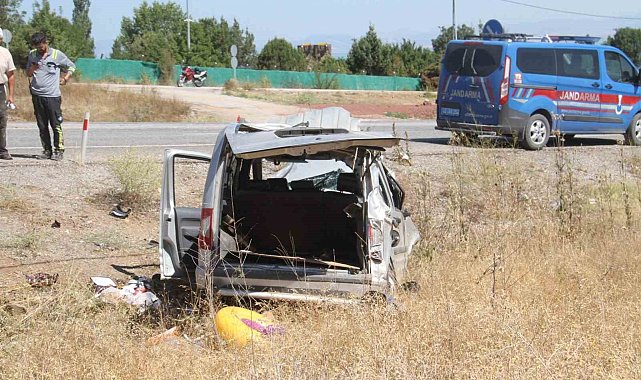 Konya'daki hafif ticari araç kazasında 2 kişi kurtarılamadı