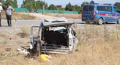 Konya'daki hafif ticari araç kazasında 2 kişi kurtarılamadı