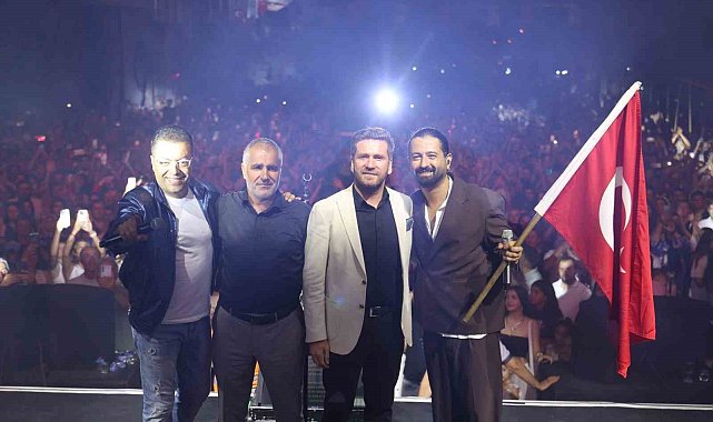 Koray Avcı, Tavas Zeybek Festivalinde unutulmaz bir gece yaşattı