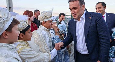 Koruma altındaki çocuklara özel sünnet düğünü renkli görüntülere sahne oldu