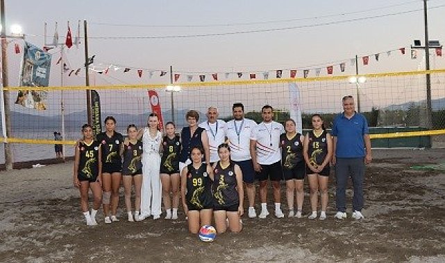 Köyceğiz'de 'Evinin Sultanları Plajda Zafer Kupası Voleybol Turnuvası' başladı