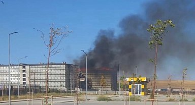 Kulu'da inşaat halindeki yurt binasında yangın paniği