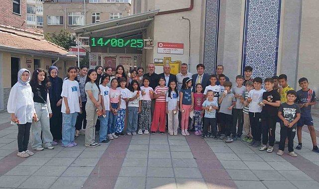 Kur'an-ı Kerim öğrenen çocuklara hediyeler armağan edildi