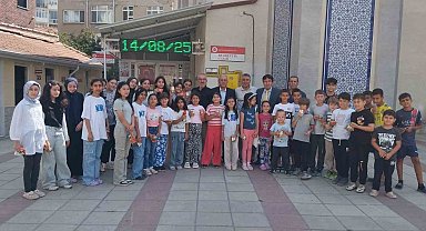 Kur'an-ı Kerim öğrenen çocuklara hediyeler armağan edildi