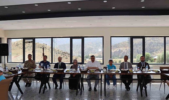 Kuran Kursu öğrencilerine cağ kebabı ikramı