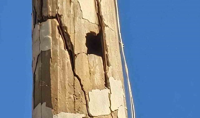 Kurtalan Ulu Cami minaresinde tehlike arz eden çatlaklar oluştu