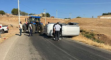Kurtalan'da hafif ticari araç devrildi