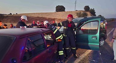 Kütahya'da 2 araç kafa kafaya çarpıştı: 2 ölü, 1 yaralı
