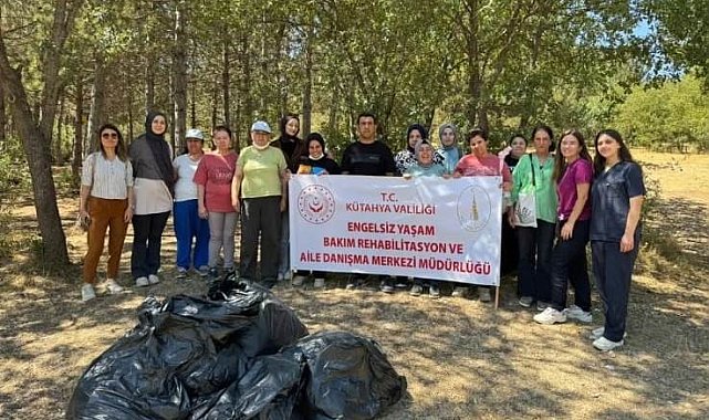 Kütahya'da engellilerin katılımı ile çöp toplama etkinliği