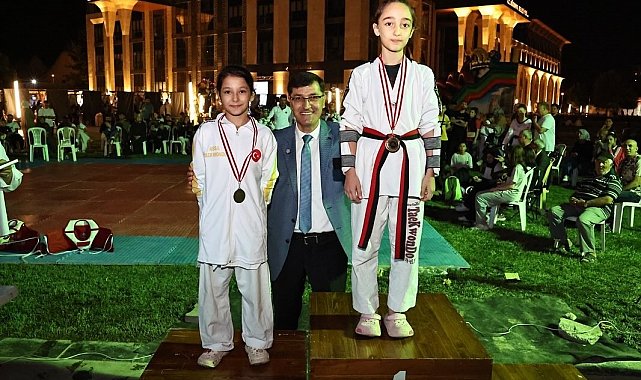 Kütahya'da Minikler Taekwondo Turnuvası renkli görüntülere sahne oldu