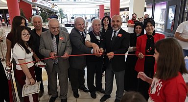 Kütahya'da "Minik Fırçalarla 30 Ağustos Sergisi" açıldı