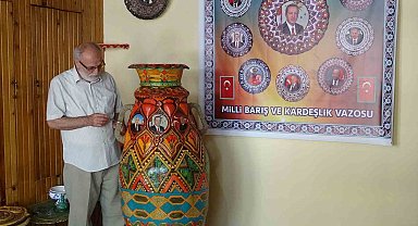 Kütahyalı sanatçıdan 165 santimetrelik vazo ile 8 devlet büyüğüne vefa
