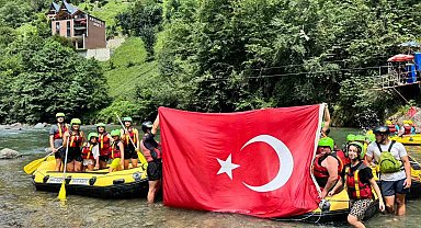 Mahalleli 30 Ağustos için kürek çekti