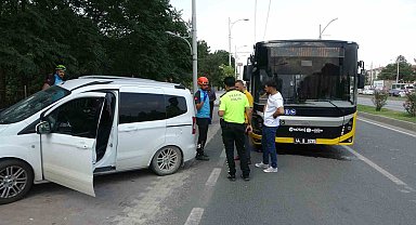 Malatya'da halk otobüsü ile hafif ticari araç çarpıştı