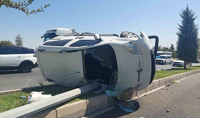 Malatya'da kontrolden çıkan hafif ticari araç devrildi: 1 yaralı