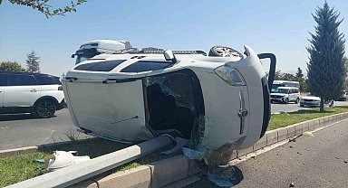 Malatya'da kontrolden çıkan hafif ticari araç devrildi: 1 yaralı