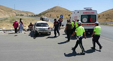 Malatya'da otomobiller çarpıştı: 1 ölü, 4 yaralı