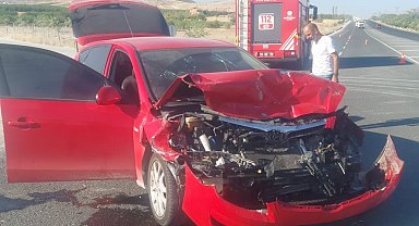 Malatya'da tır ile otomobil çarpıştı: 4 yaralı