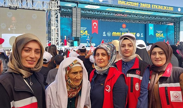 Malazgirt Zaferi'nin 954. yılında Erzurumlu Hüsna teyze dualarıyla tarihe tanıklık etti