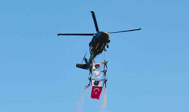 Malazgirt'te Çelik Kanatlar göz kamaştırdı