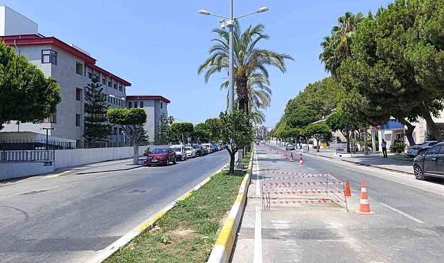 Manavgat'ta araçlar için tehlike oluşturan rögarlar kapatılıyor