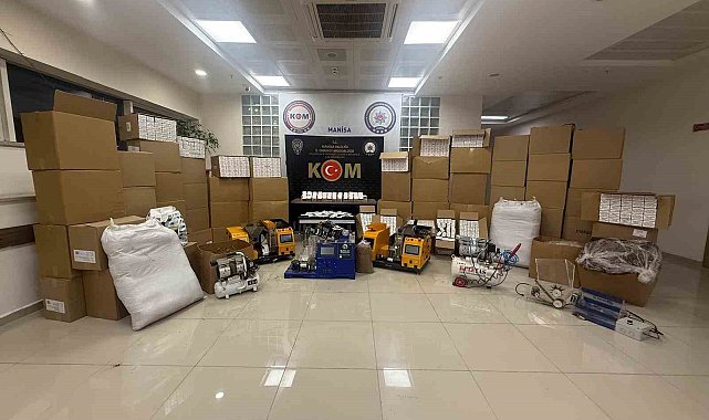 Manisa'da kaçak tütün operasyonu: 430 bin boş makaron ele geçirildi