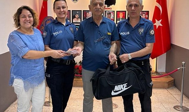 Manisa'da vatandaşın yolda bulduğu 20 bin lira sahibine teslim edildi