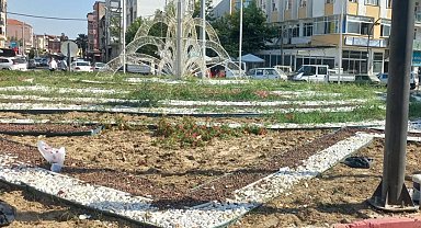 Manisa'da kurakçıl peyzajla hem tasarruf hem estetik